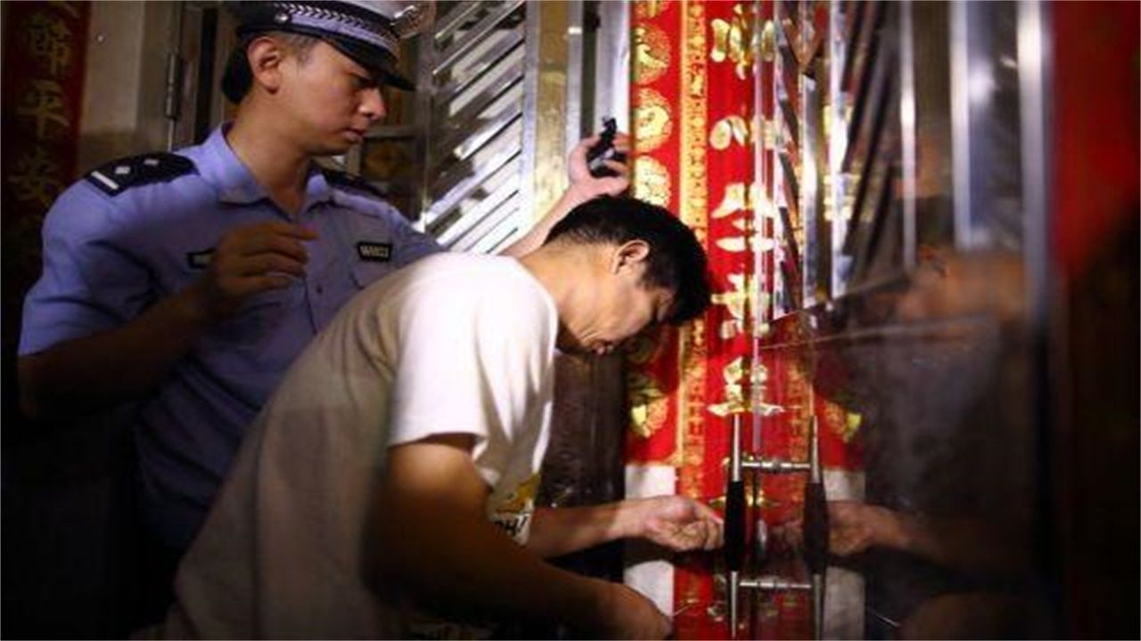 绥化请开锁师傅开了锁后，师傅为什么一般都不进门，就算主人请也不进去？